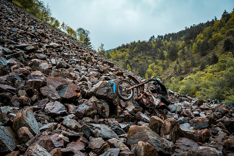 Trebaju nam specijalisti za prvu pomoć na motoru!