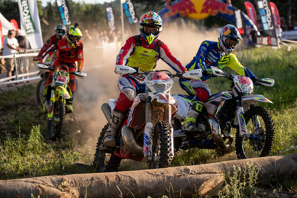 XROSS CHALLENGE 2019 – DAY 1: DUSTY, BUT CLEAN SWEEP FOR WADE YOUNG