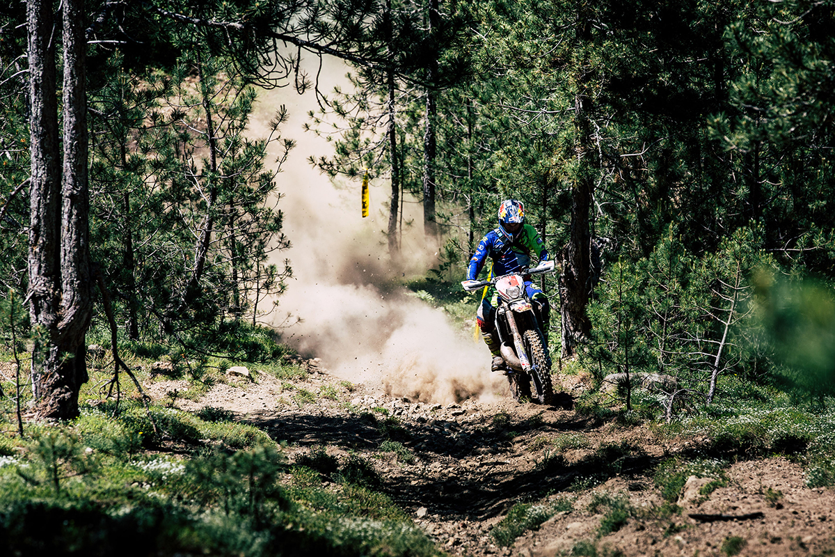 XROSS CHALLENGE 2019 – DAY 2: TRUE HARD ENDURO WITH A LOT OF DUST