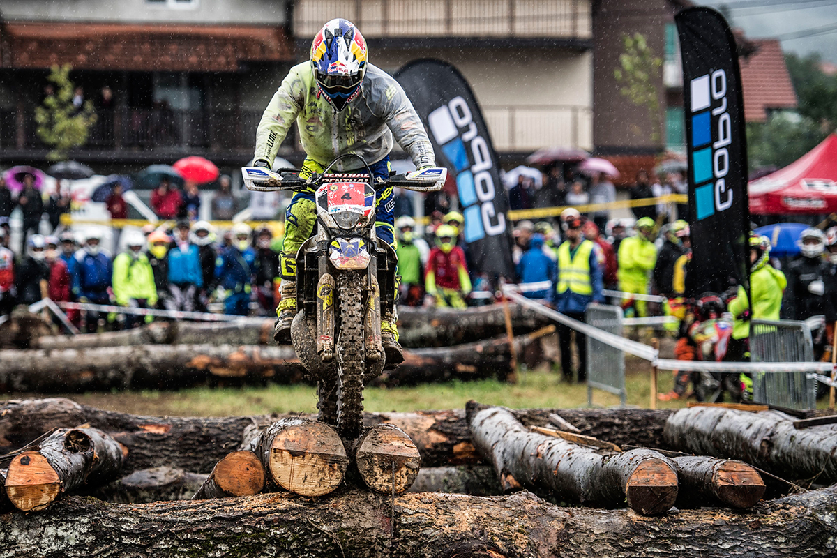XROSS CHALLENGE THE FIRST DAY: HARD ENDURO VS RAIN AND MUD 1:0
